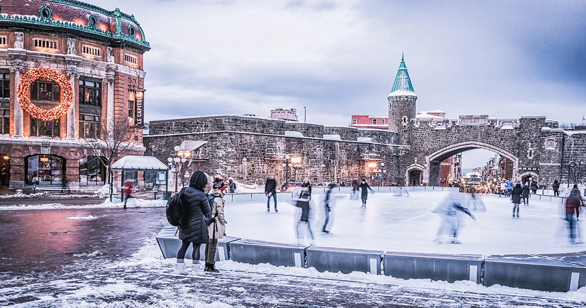 vue de la patinoire de la Place d'Youville à Québec
